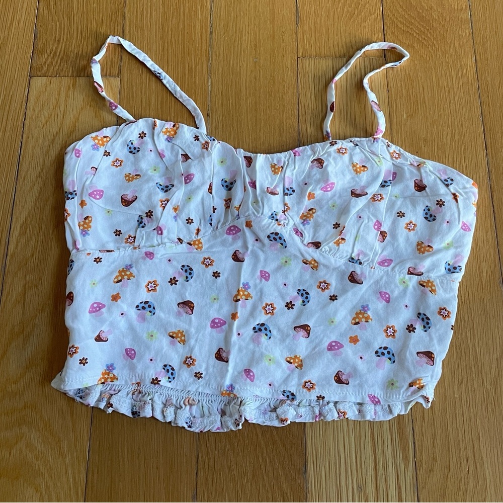 La hearts size s white with mushrooms and flowers shirred like new pacsun